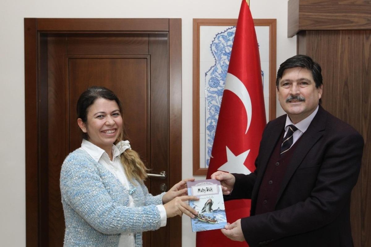 BE&Uuml;&rsquo;de &lsquo;Rekt&ouml;r Amca&rsquo; kitap kampanyası