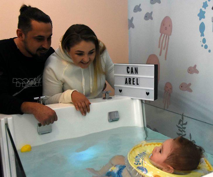 Uyumayan gazlı bebeklere hidroterapi ve masaj önerisi