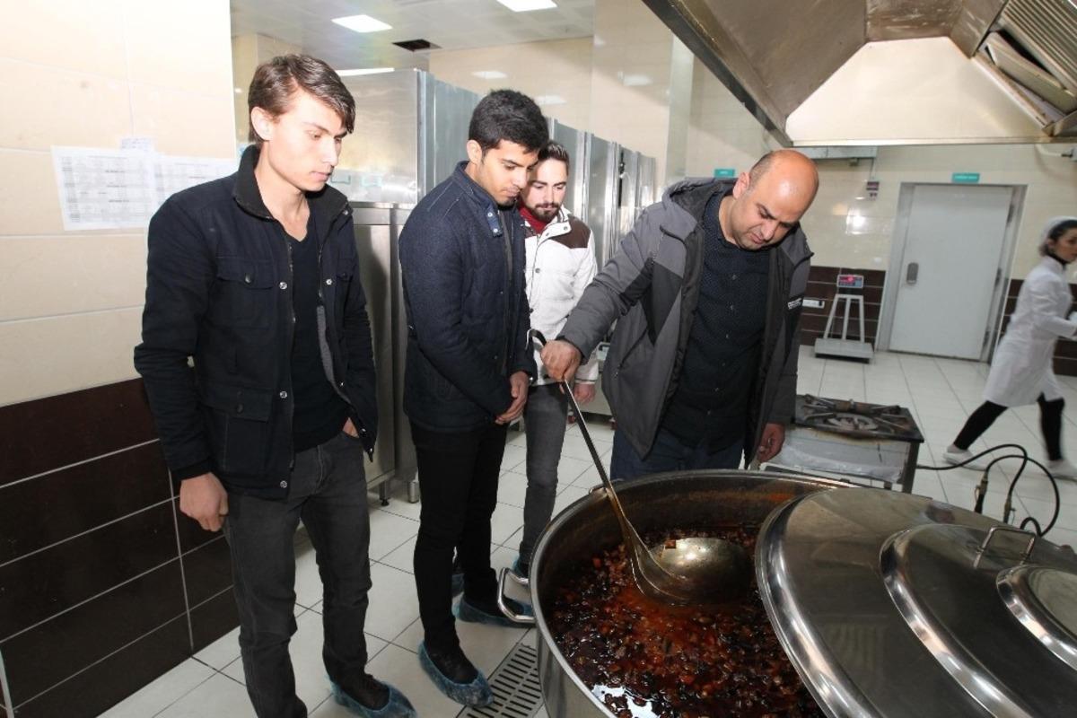 BE&Uuml; Stratejik D&uuml;ş&uuml;nce &Ouml;ğrenci Topluluğu yemekhaneyi denetledi