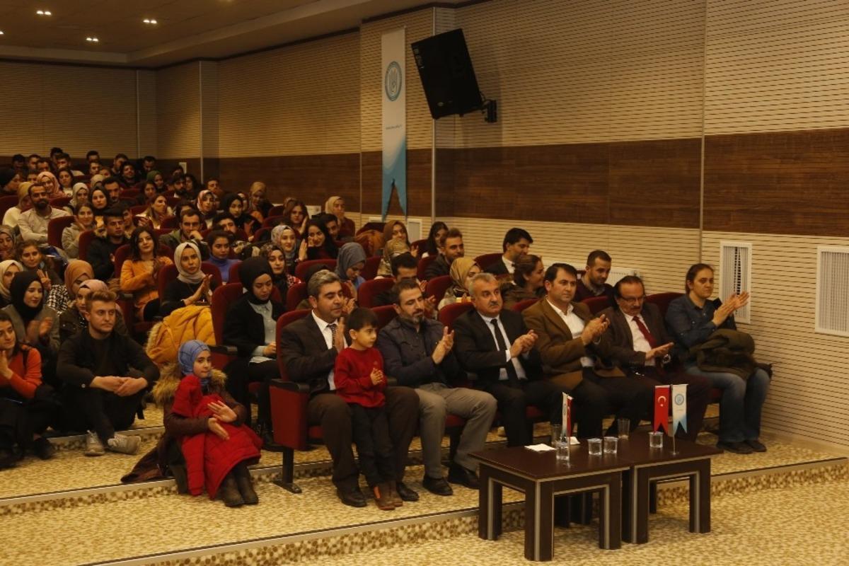 BE&Uuml; Basın Yayın ve Radyo &Ouml;ğrenci Topluluğundan şiir dinletisi