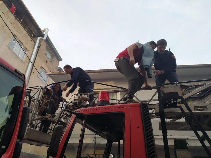 Bursa’da can pazarı... Alevler içinde kalan 3’ü çocuk 10 kişi kurtarıldı G1