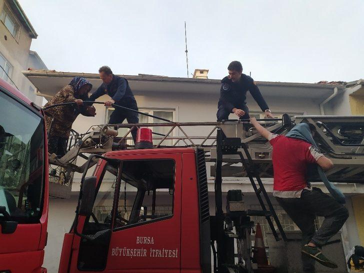 Bursa’da can pazarı... Alevler içinde kalan 3’ü çocuk 10 kişi kurtarıldı G3