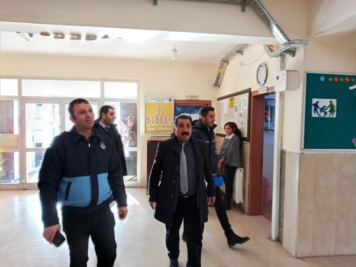 Başkale&rsquo;de &lsquo;şırınga &ccedil;ikolata&rsquo; denetimi