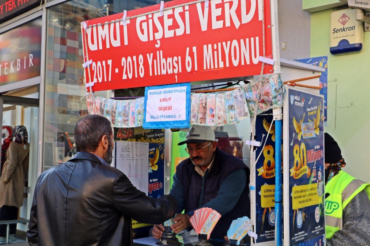 Milli Piyango'nun 2017 yılındaki 61 milyonluk b&uuml;y&uuml;k ikramiye biletini satan bayide satışlar y&uuml;zde 300 arttı