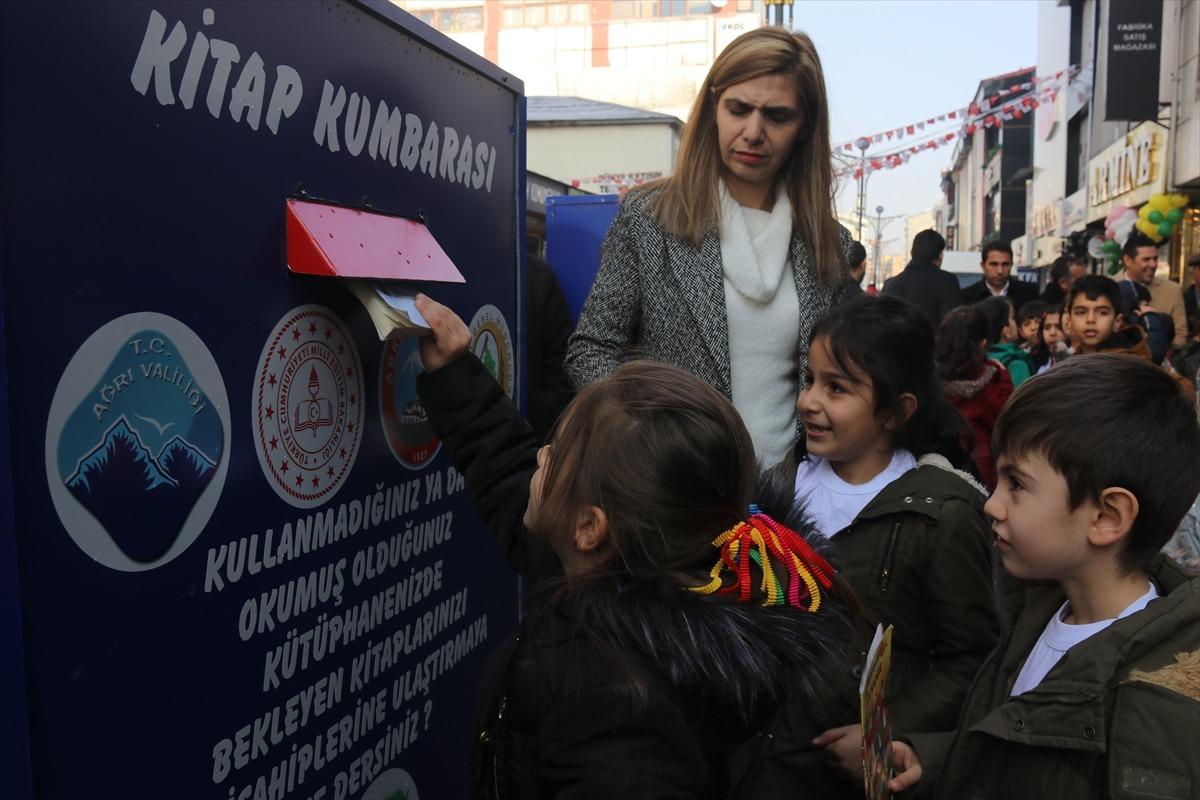 Ağrılı &ouml;ğrenciler kumbarada para değil kitap biriktiriyor