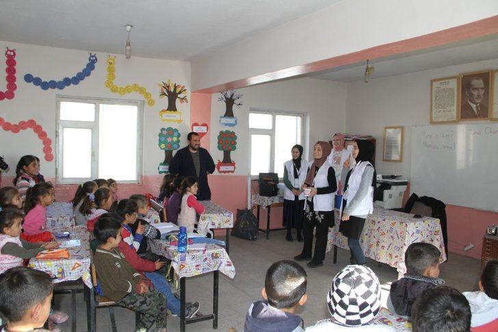 Genç Yeryüzü Doktorları Kulübü gönüllüleri Gürpınar’da G2