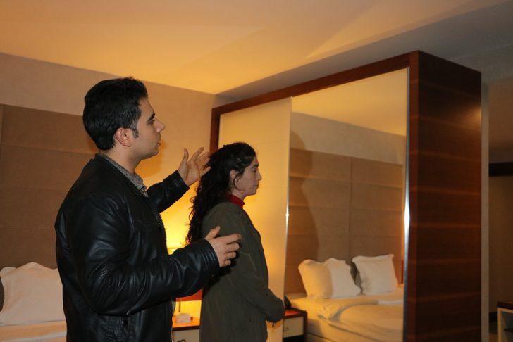 Kat görevlileri fark etti! Otel odasından poşet dolusu para çıktı  G3