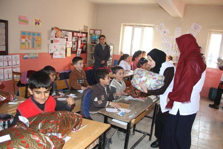 Genç Yeryüzü Doktorları Kulübü gönüllüleri Gürpınar’da G5