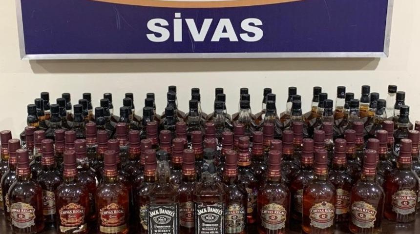 Çekiciden 100 şişe kaçak içki çıktı