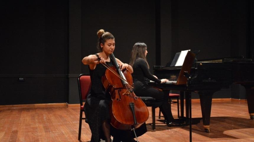 Do&ccedil;. Dr. Yury Semenov&rsquo;un &ouml;ğrencilerinden viyolonsel konseri