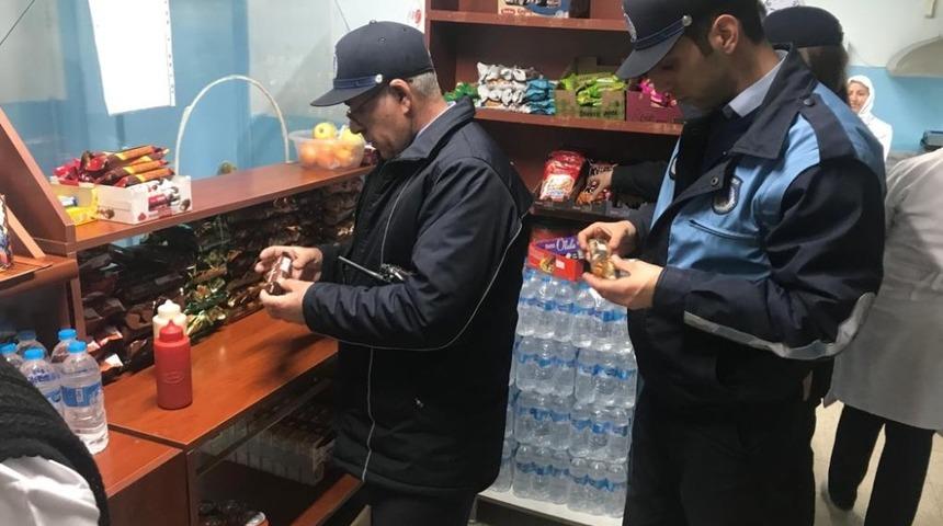Gebze&rsquo;de kantinlerde şırınga &ccedil;ikolata denetimi
