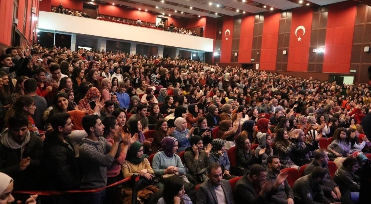 Mardinli gen&ccedil;ler, Buray konseriyle doyasıya eğlendi