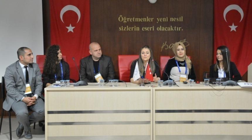 Anadolu &Uuml;niversitesi mezunu sınıf &ouml;ğretmenleri deneyimlerini paylaştı