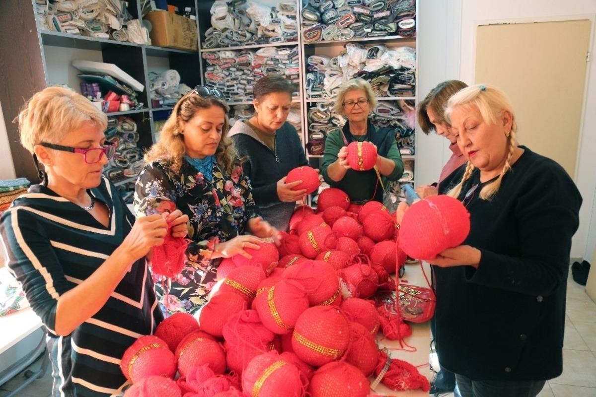 Mezitli&rsquo;nin yılbaşı s&uuml;slemeleri g&ouml;n&uuml;ll&uuml;lerden