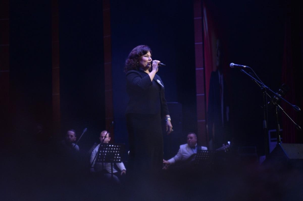 Mersin&rsquo;de G&uuml;lşen Kutlu konseri