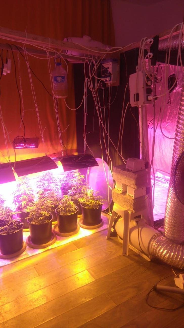 Evi laboratuvara çevirmişler! Polisler bile şaşırdı G1