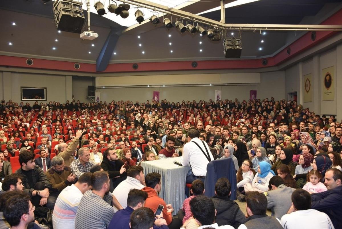 Hayati İnan&ccedil;&rsquo;a olan ilgi salona sığmadı