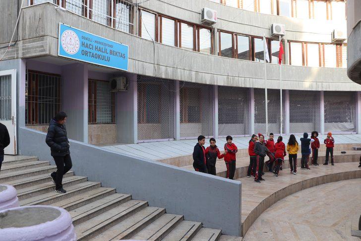 Denizli'de 30 öğrenci hastaneye kaldırıldı G1