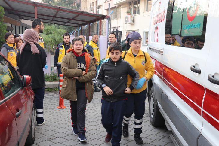 Denizli'de 30 öğrenci hastaneye kaldırıldı G4