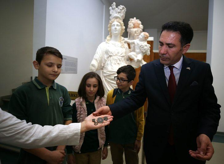 Ortaokul öğrencilerinden müzecilik adına örnek davranış G4