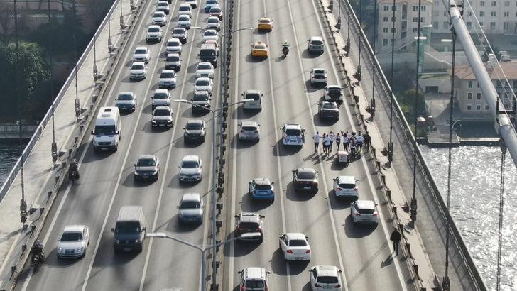 İngiltere'den yürüyerek yola çıkan Rosie Swale Pope 1 yılda İstanbul'a geldi G4