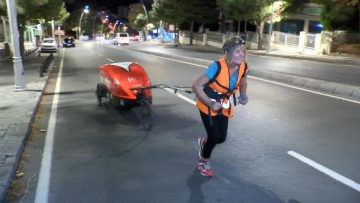 İngiltere'den yürüyerek yola çıkan Rosie Swale Pope 1 yılda İstanbul'a geldi G5