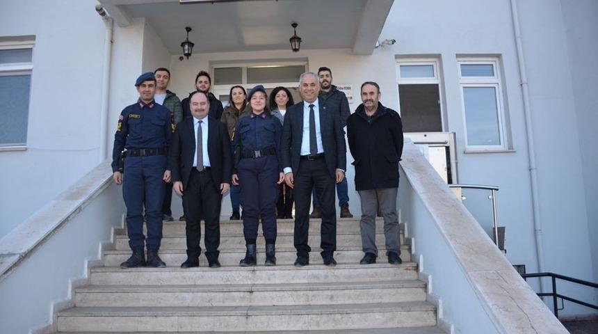 Bir g&uuml;nl&uuml;ğ&uuml;ne jandarma komutanı oldu