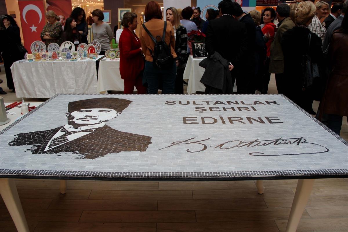 Edirne'de 5 bin taşla Atat&uuml;rk'&uuml;n resmedildiği mozaik tablo yapıldı