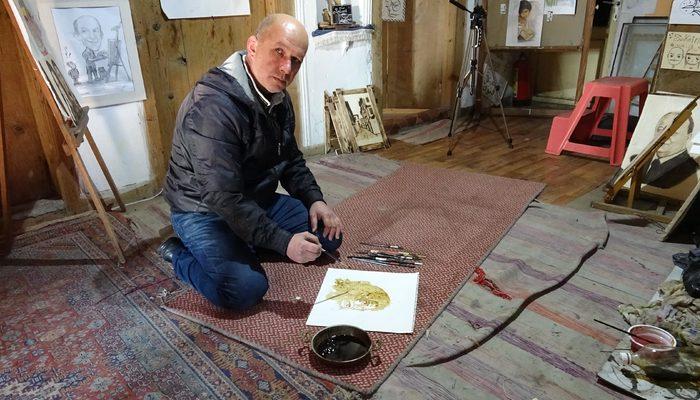 150 yıllık evde kahve kullanarak resim yapıyor Son Dakika Haberler