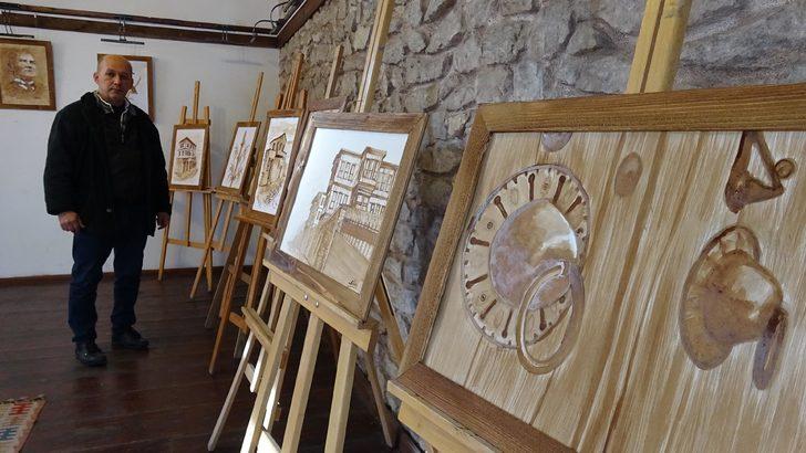 150 yıllık evde kahve kullanarak resim yapıyor G5