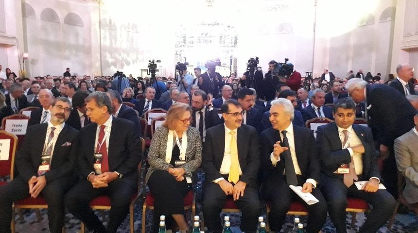 Enerji Bakanı Dönmez: “Vatandaşlarımız istedikleri taktirde sadece yenilenebilir enerji tüketebilecek”