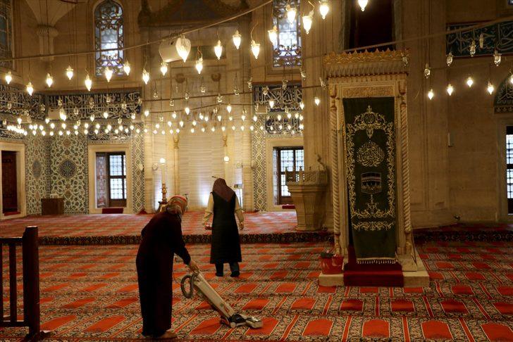 Selimiye Camisi'nde minberden inmeyen şüpheliye polis müdahalesi G4