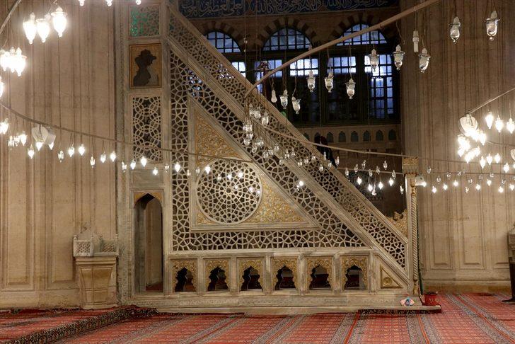 Selimiye Camisi'nde minberden inmeyen şüpheliye polis müdahalesi G5