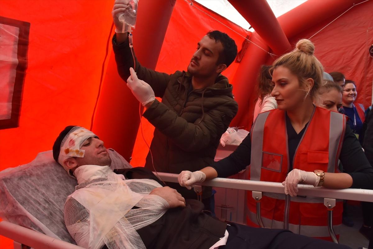 Kars'ta 200 personelle trafik kazası tatbikatı yapıldı