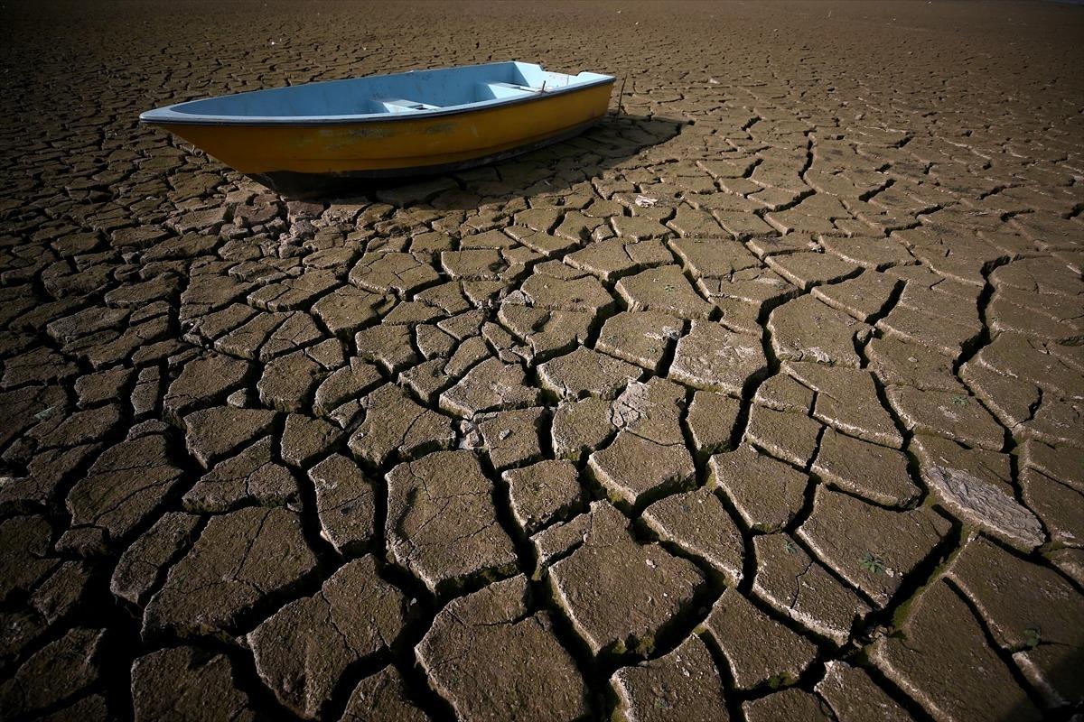 Bursa ovasını sulayan G&ouml;lbaşı G&ouml;leti'nin b&uuml;y&uuml;k b&ouml;l&uuml;m&uuml; kurudu