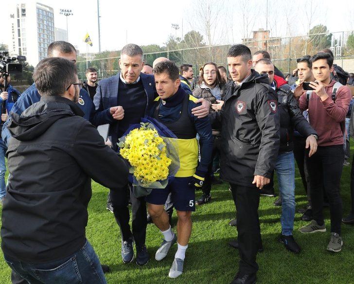 Taraftarlardan Fenerbahçe’ye moral G5