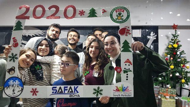 Odunpazarı’nda down sendromlu çocuklara yılbaşı kutlaması