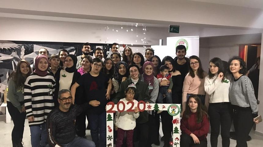 Odunpazarı’nda down sendromlu çocuklara yılbaşı kutlaması