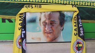 Ünlü Yönetmen Tunç Başaran Balıkesir'de toprağa verildi