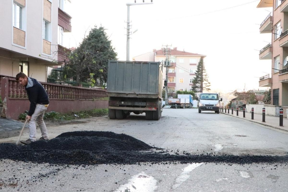 Ak&ccedil;akoca yollarında kış hazırlığı devam ediyor