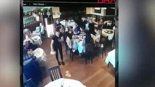 Garson kızdan 2 yıllık sakarlık videosu