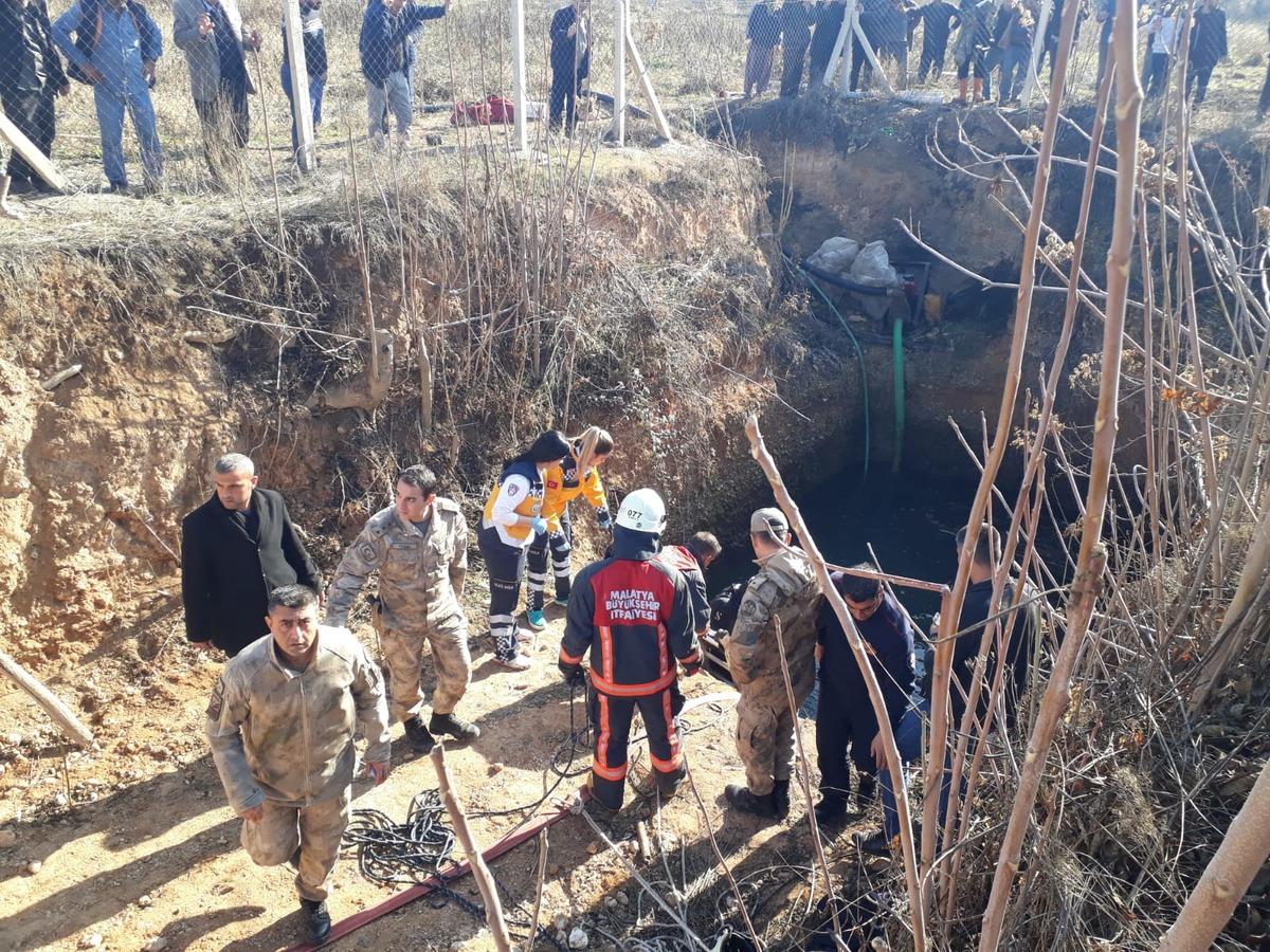 K&uuml;&ccedil;&uuml;k Menderes'ten acı haber... Oynadığı sulama kuyusuna d&uuml;şerek boğuldu