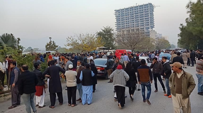 Şiddetli deprem &uuml;&ccedil; &uuml;lkeyi sarstı!