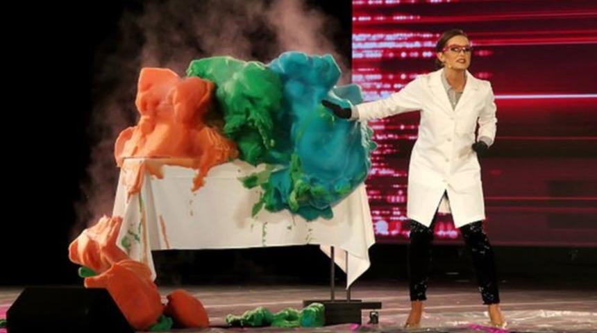 Kimya deneyi yaptı g&uuml;zellik krali&ccedil;esi oldu!