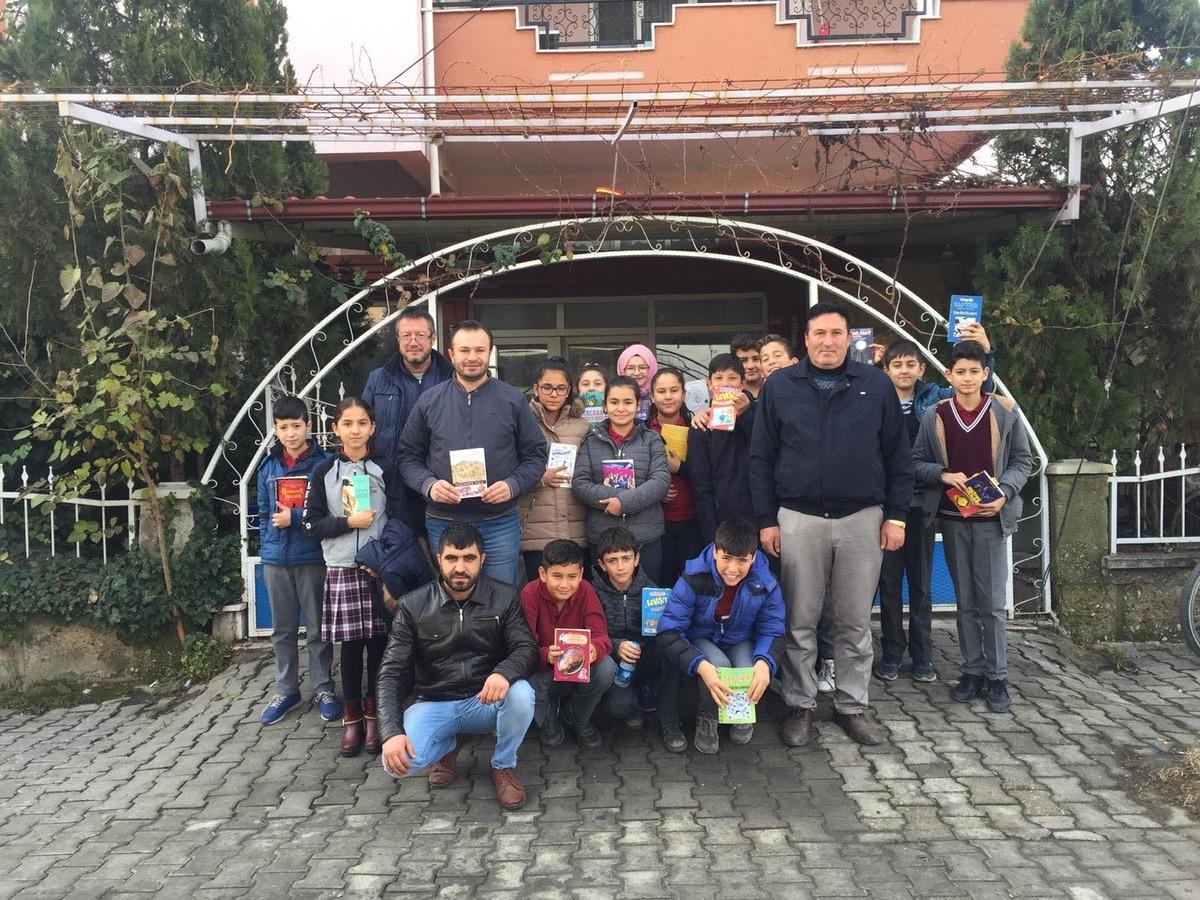 &Ouml;ğrencilerden kıraatanede kitap okuma etkinliği
