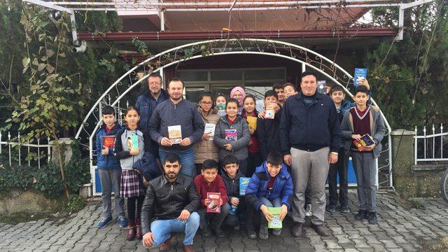 Öğrencilerden kıraatanede kitap okuma etkinliği