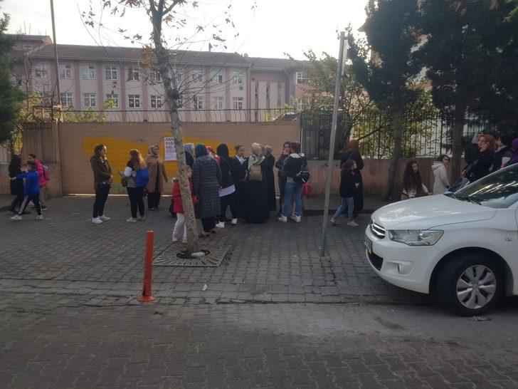 Bahçelievler’de öğretmenden öğrencilere darp iddiası! Veliler ayaklandı G2