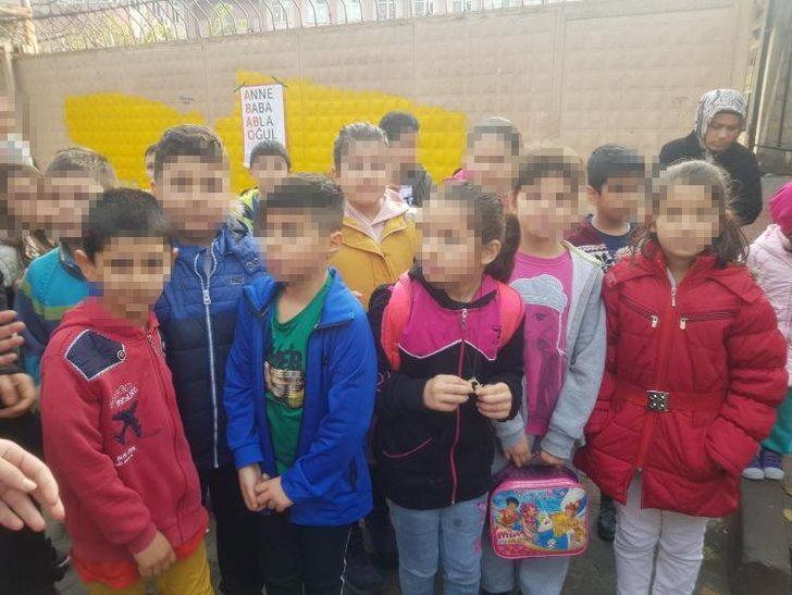 Bahçelievler’de öğretmenden öğrencilere darp iddiası! Veliler ayaklandı G3