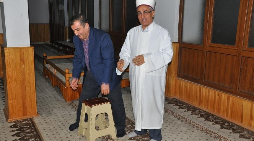 Diyanet duyurmuştu... Camilerdeki tabureler kaldırılıyor