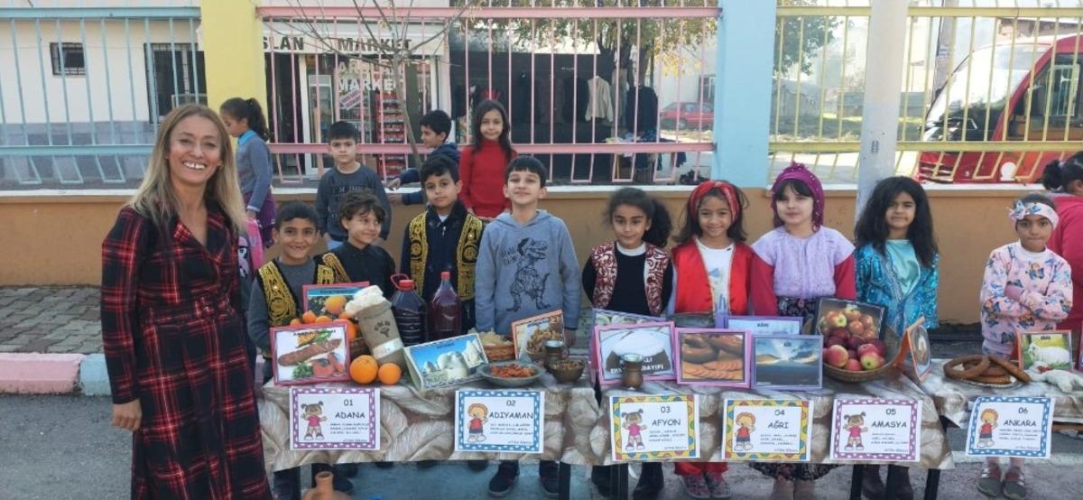 Kıbrıs İlkokulu&rsquo;nda &rsquo;T&uuml;rk malları&rsquo; etkinliği